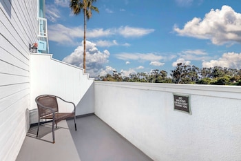 Standard Room, 2 Queen Beds, Non Smoking, Refrigerator (Larger Room)