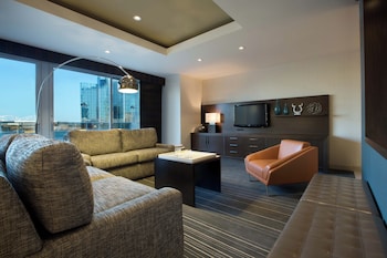 Suite, Balcony