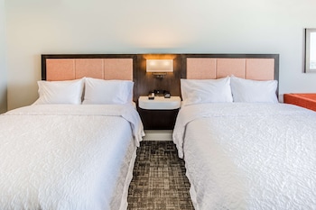 Two Queen Beds, Gulf View With Balcony, Non-Smoking
