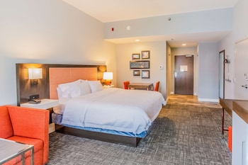 One King Bed, Inland View, No Balcony, Non-Smoking