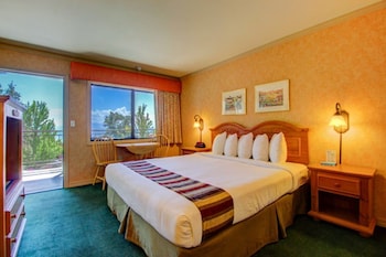 Superior Room, 1 King Bed, Partial Lake View