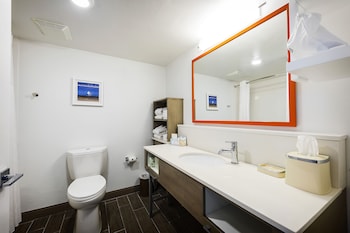 Classic Room, 2 Queen Beds, Oceanfront (First Floor)