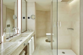 Superior Room, 1 King Bed, City View