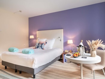 Superior Room, 1 Double Bed, Pool View