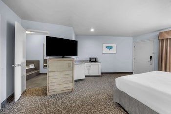 Suite, 1 King Bed, Non Smoking, Jetted Tub (with Sofabed)