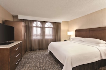 Suite, 1 King Bed, Accessible, Bathtub