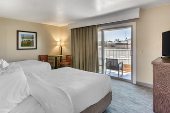 Standard Room, 2 Queen Beds, Non Smoking, Balcony (with Sofabed)