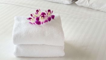 Room, 2 Queen Beds, Accessible Bathtub, Non Smoking