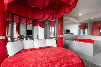Room, 1 King Bed, Non Smoking, Jetted Tub