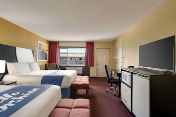Upgraded, Deluxe Room, 2 Queen Beds, Non Smoking