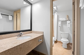 Standard Room, 1 King Bed, Non Smoking, Refrigerator