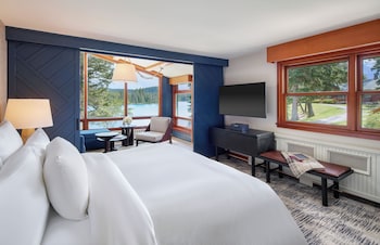 Junior Suite, 1 King Bed, Lake View