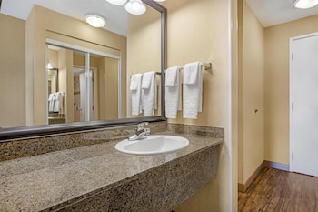 Standard Room, Multiple Beds, Non Smoking, Kitchenette