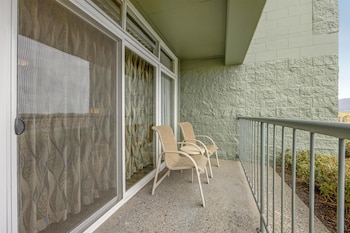 Standard Room, Multiple Beds, Non Smoking, Kitchenette (Pet Friendly)