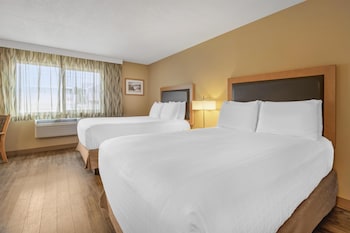 Standard Room, 2 Queen Beds, Accessible, Bathtub