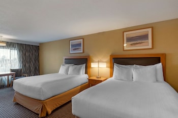 Standard Room, 2 Queen Beds, Refrigerator & Microwave, Mountain View (Pet Friendly)