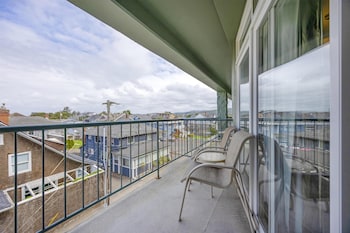 Standard Room, 2 Queen Beds, Balcony, Partial Ocean View