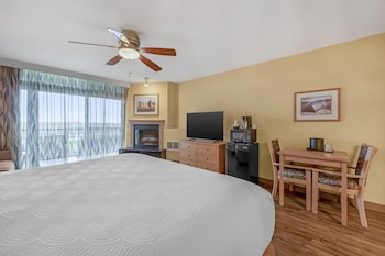 Standard Room, Multiple Beds, Non Smoking, Kitchenette (Pet Friendly)