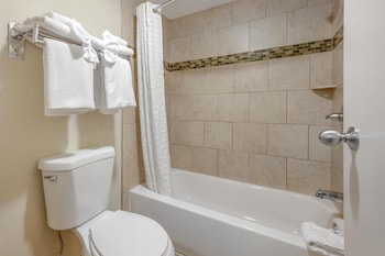 Standard Room, Multiple Beds, Non Smoking, Kitchenette