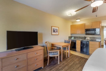 Standard Room, Multiple Beds, Non Smoking, Kitchenette (Pet Friendly)