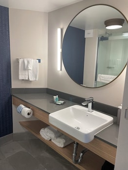 Room, 1 King Bed (Hearing Accessible)