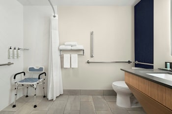 Room, 1 King Bed, Accessible Bathtub