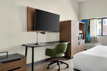 Room, 1 King Bed, Accessible Bathtub