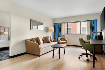 Studio, Multiple Beds, Accessible Bathtub