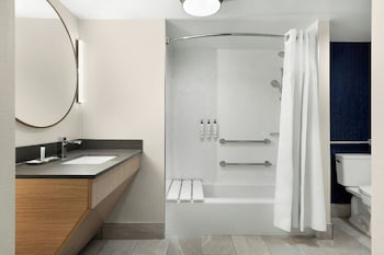 Room, 1 King Bed, Accessible Bathtub