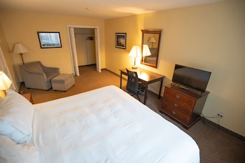 Standard Room, Multiple Beds, Refrigerator, Poolside