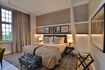 Deluxe Suite (King bed)