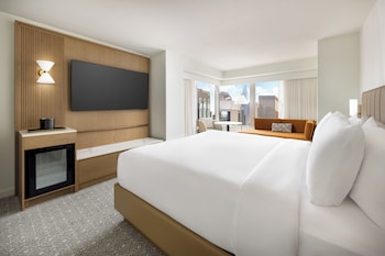 Room, 1 King Bed, Corner