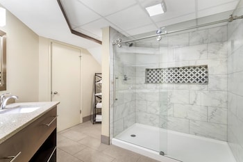 Suite, Multiple Beds, Non Smoking, Kitchen (Walk-in Shower)