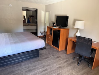 Standard Room, 1 King Bed, Smoking