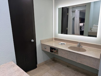 Room, 1 King Bed, Mobility Accessible, Non Smoking (Mobility, Bathtub W/grab Bars)