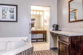Suite, 1 King Bed, Non Smoking, Hot Tub