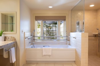 Accessible Bungalow Double Queen Suite