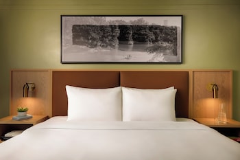 Deluxe Room, 1 King Bed