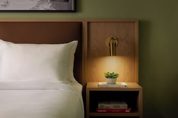Deluxe Room, 1 King Bed