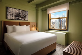 Standard Room, 1 Queen Bed, Roll-in Shower (ADA)