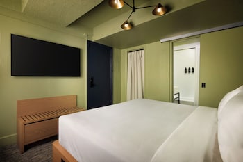 Deluxe Room, 1 King Bed