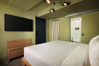 Deluxe Room, 1 King Bed