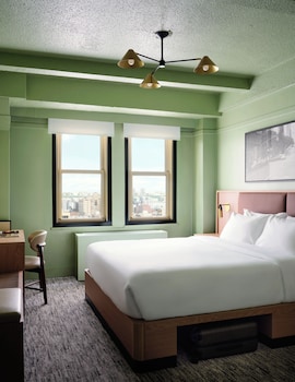 Premium Room, 1 King Bed, City View
