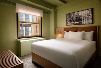 Standard Room, 1 Queen Bed, Roll-in Shower (ADA)