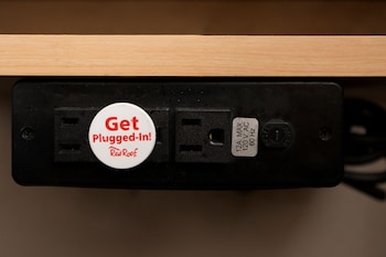 Standard Room, 1 King Bed (Smoke Free)