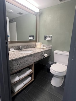 Suite, 1 King Bed, Non Smoking