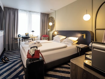Standard Room, 1 Queen Bed