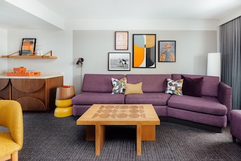 Deluxe Suite, 1 Bedroom (Mobility Accessible, Roll-In Shower)