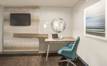 Premium Suite, 1 Bedroom (Mobility Accessible, Tub)