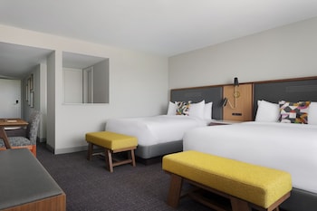 Deluxe Studio, 2 Queen Beds